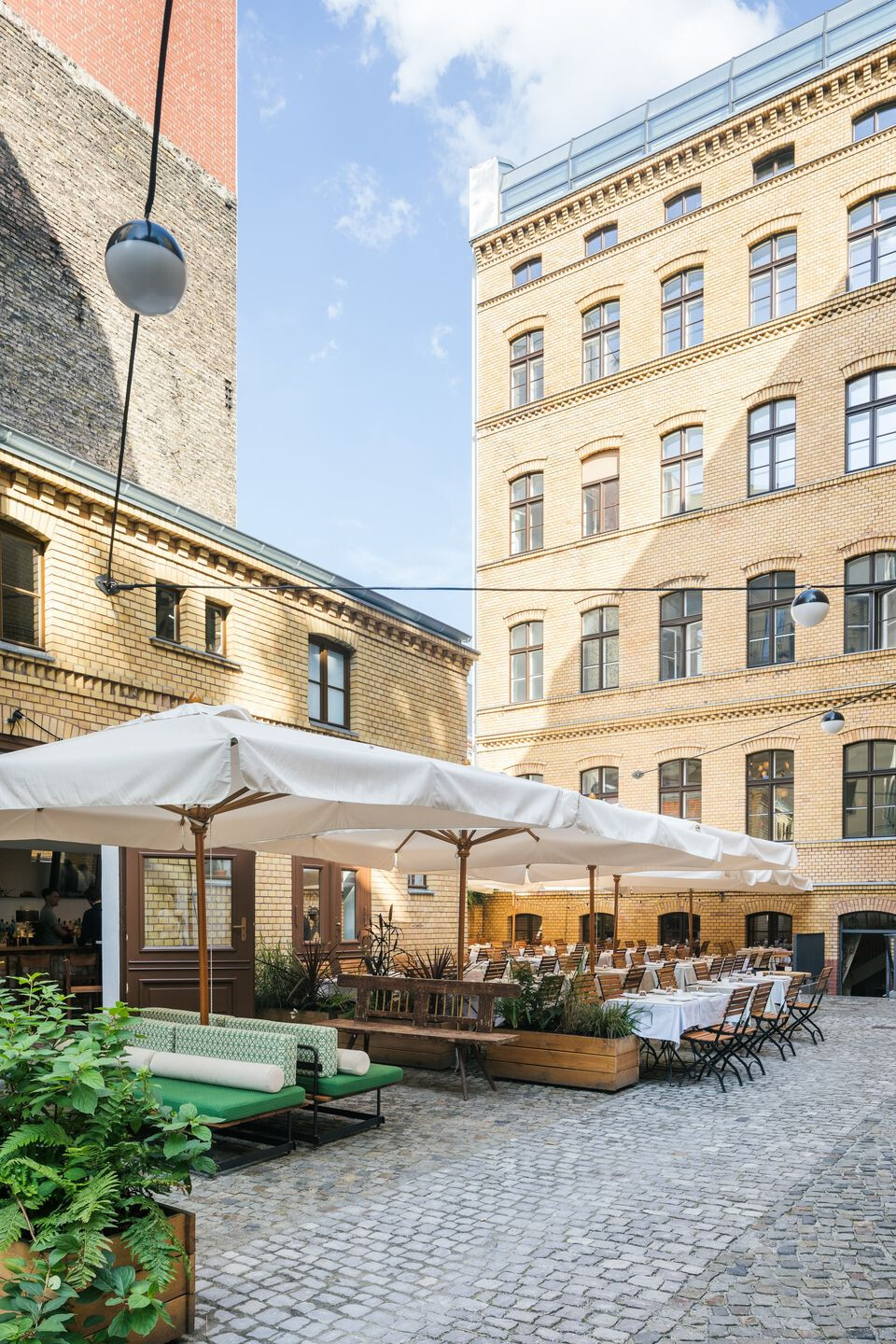 柏林 Panama 餐厅 | 本土材料营造热带风情-22