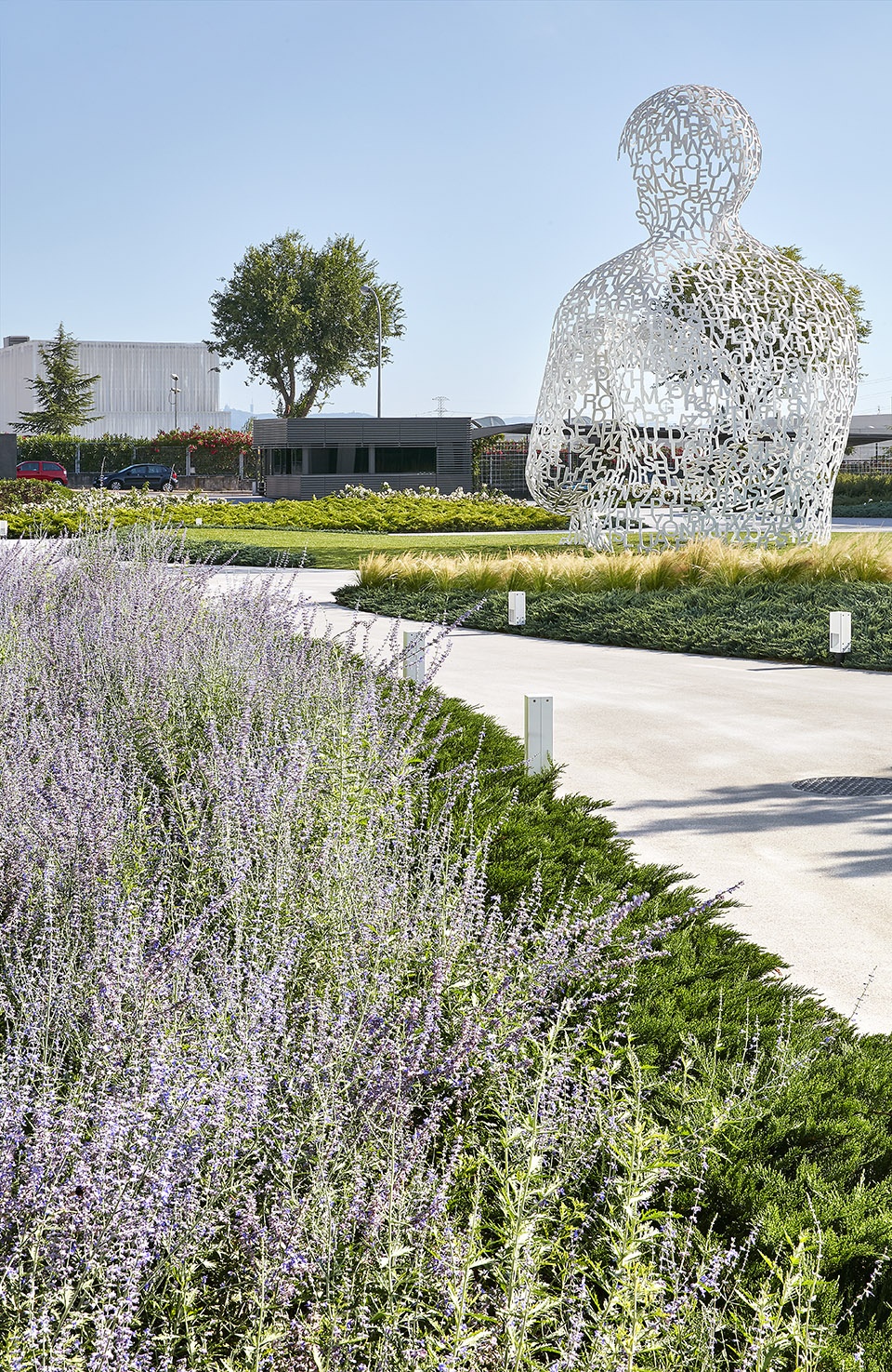 绿意盎然的多功能景观空间——MANGO 设计中心巴塞罗那景观项目-23