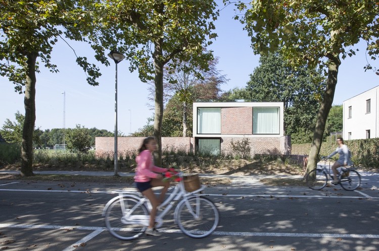 比利时哈塞尔特现代家庭住宅-7