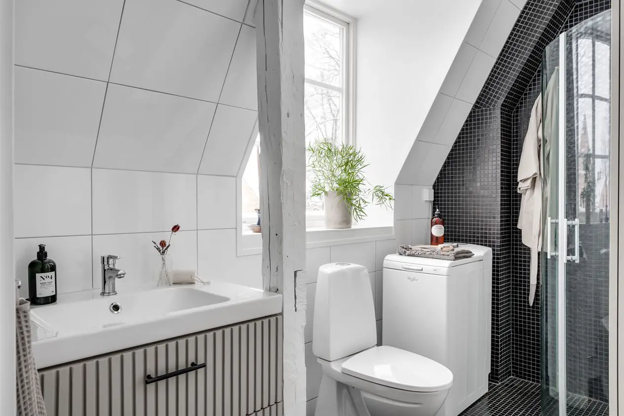 瑞典 18 世纪建筑的时尚阁楼改造-16