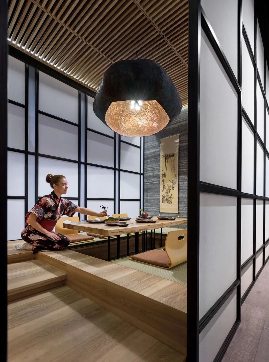 乌克兰最大日本餐厅,800㎡的创意迷宫-41