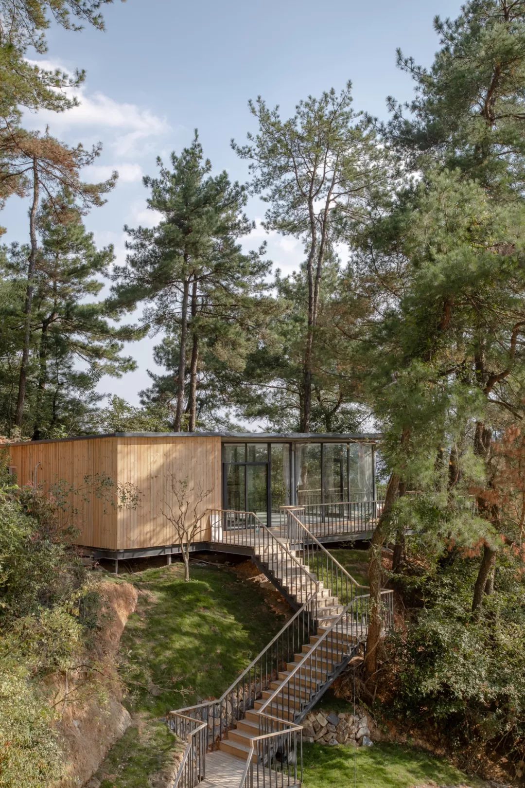 民宿设计，不论是重建或扩建、运用设计的加法或减法、还是采用在地材料，不仅能使荒废破旧的乡下老宅焕然一新，也能重塑一方水土。-73