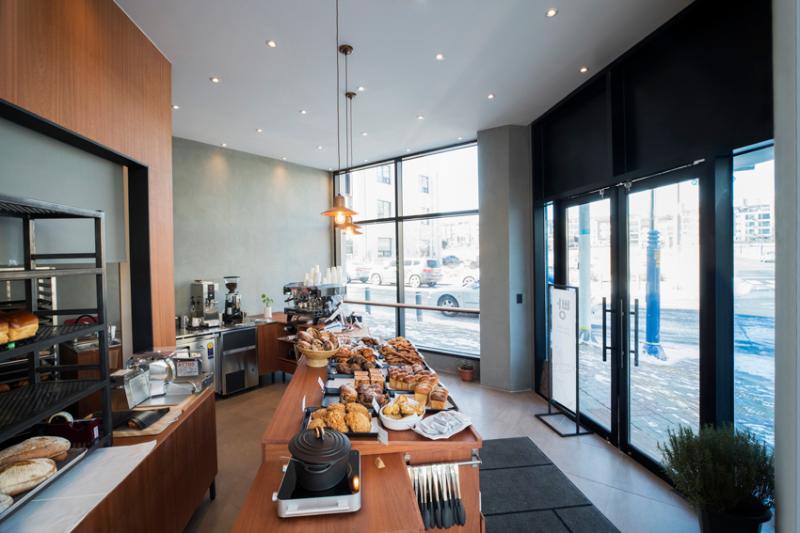 现代简约 30 平米烘焙店设计-3