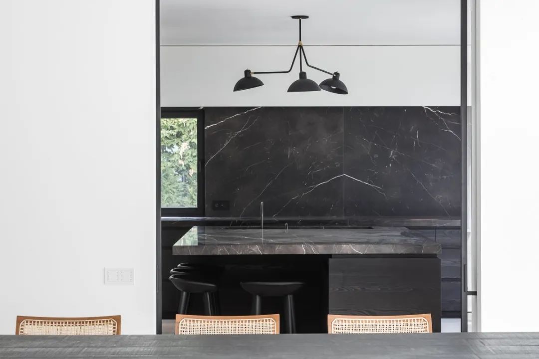 Nathalie Deboel 的温暖极简主义 | 比利时自然的室内设计美学-53