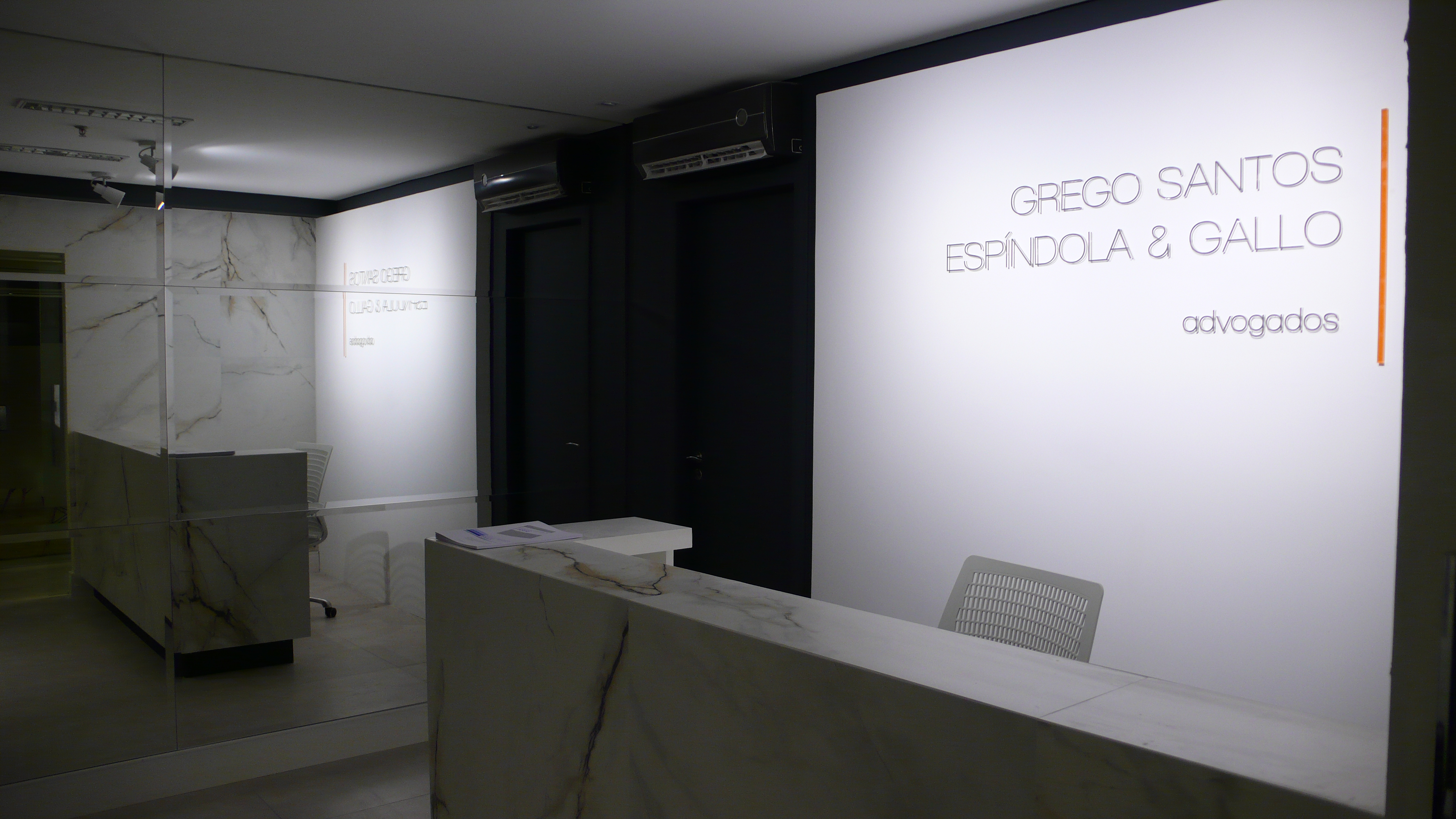 年轻律师的专业办公室设计-15