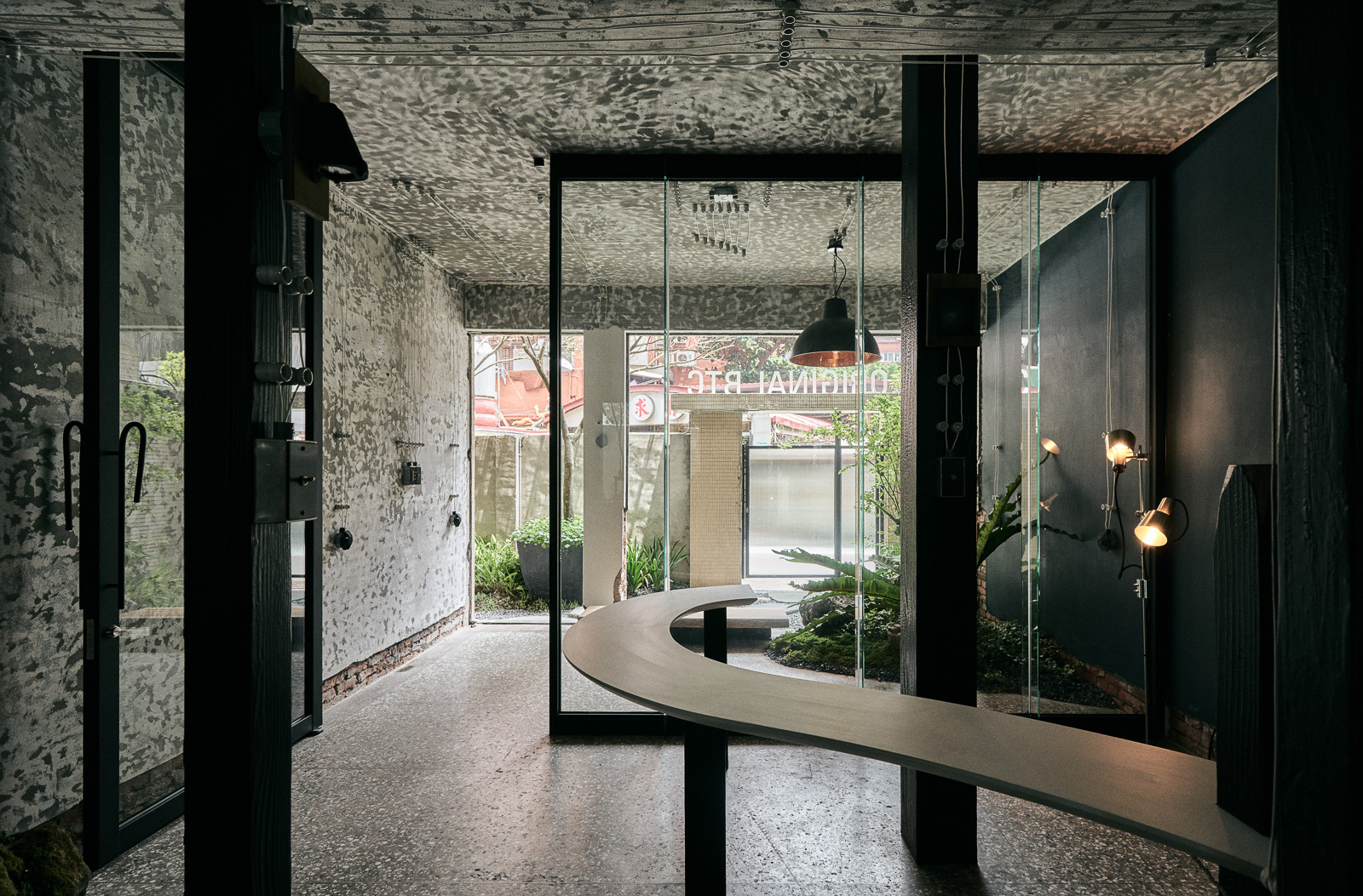 台北Original BTC灯具展厅设计丨中国台北丨合风苍飞设计+张育睿建筑师事务所-42