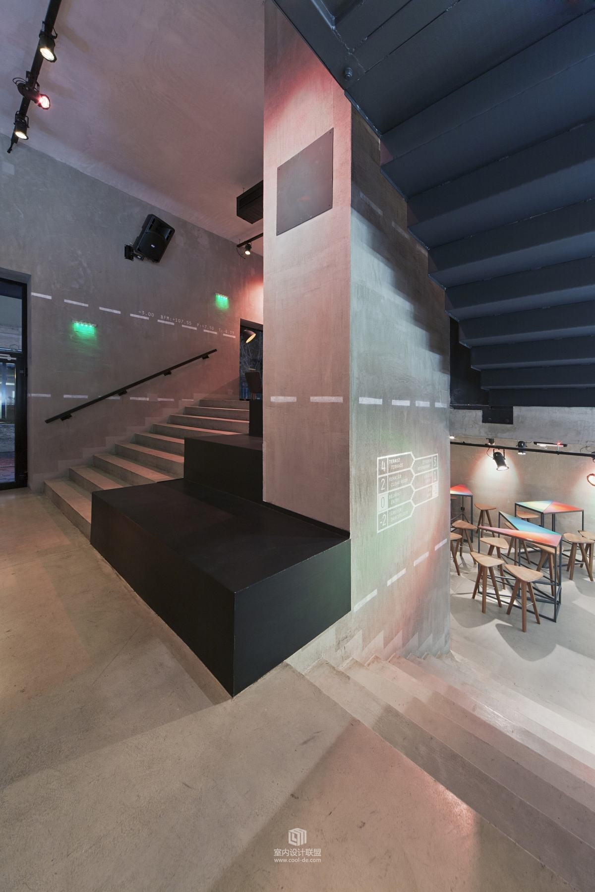 布达佩斯Kocka酒吧-10