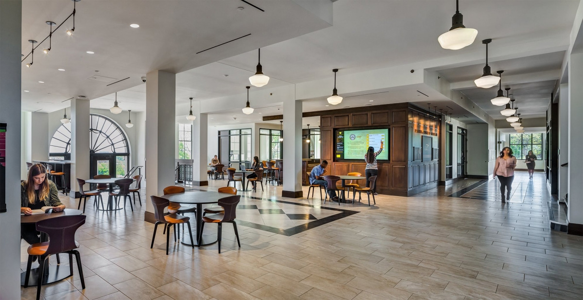 西密歇根大学校友中心 | 历史与现代的完美融合-8