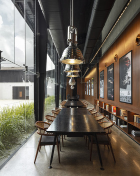 Mahindra & Mahindra汽车制造工作室，印度 / SJK Architects