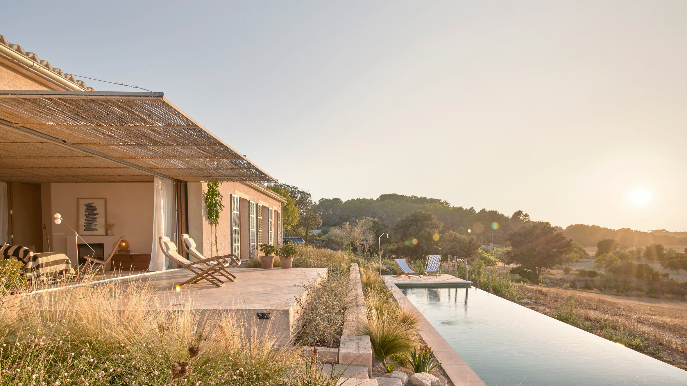 马洛卡岛酒店别墅 | OHLAB 打造复古影院式景观窗-19