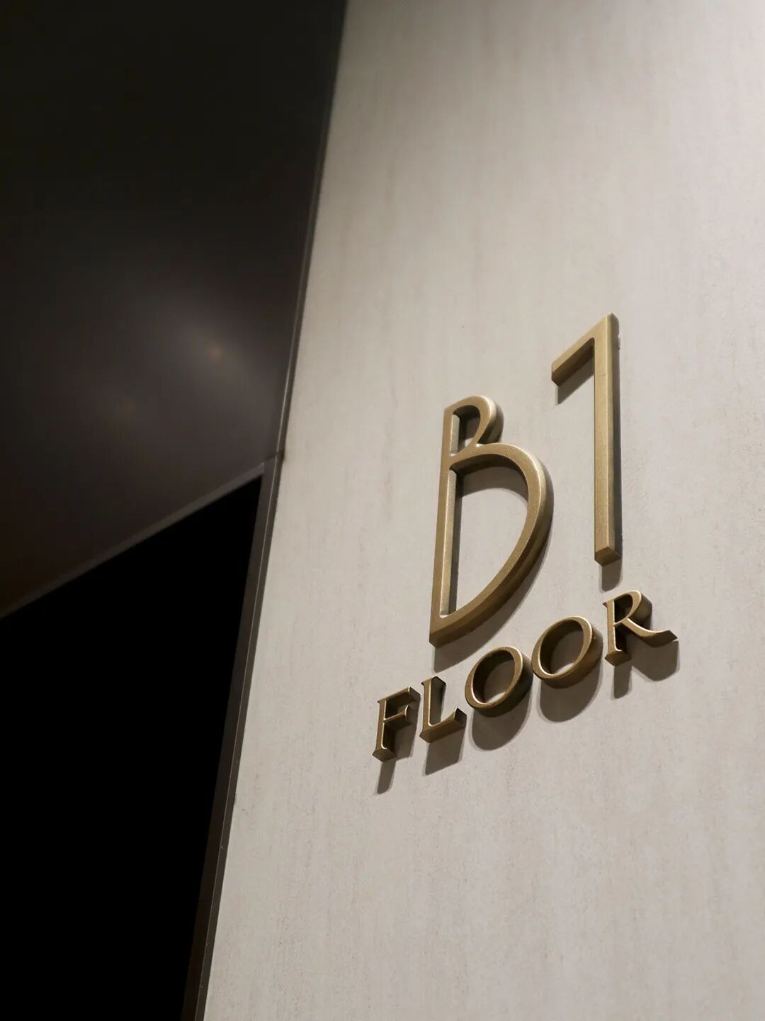 鎏光映江，质鉴匠心|越秀·江湾潮起营销中心标识项目-29