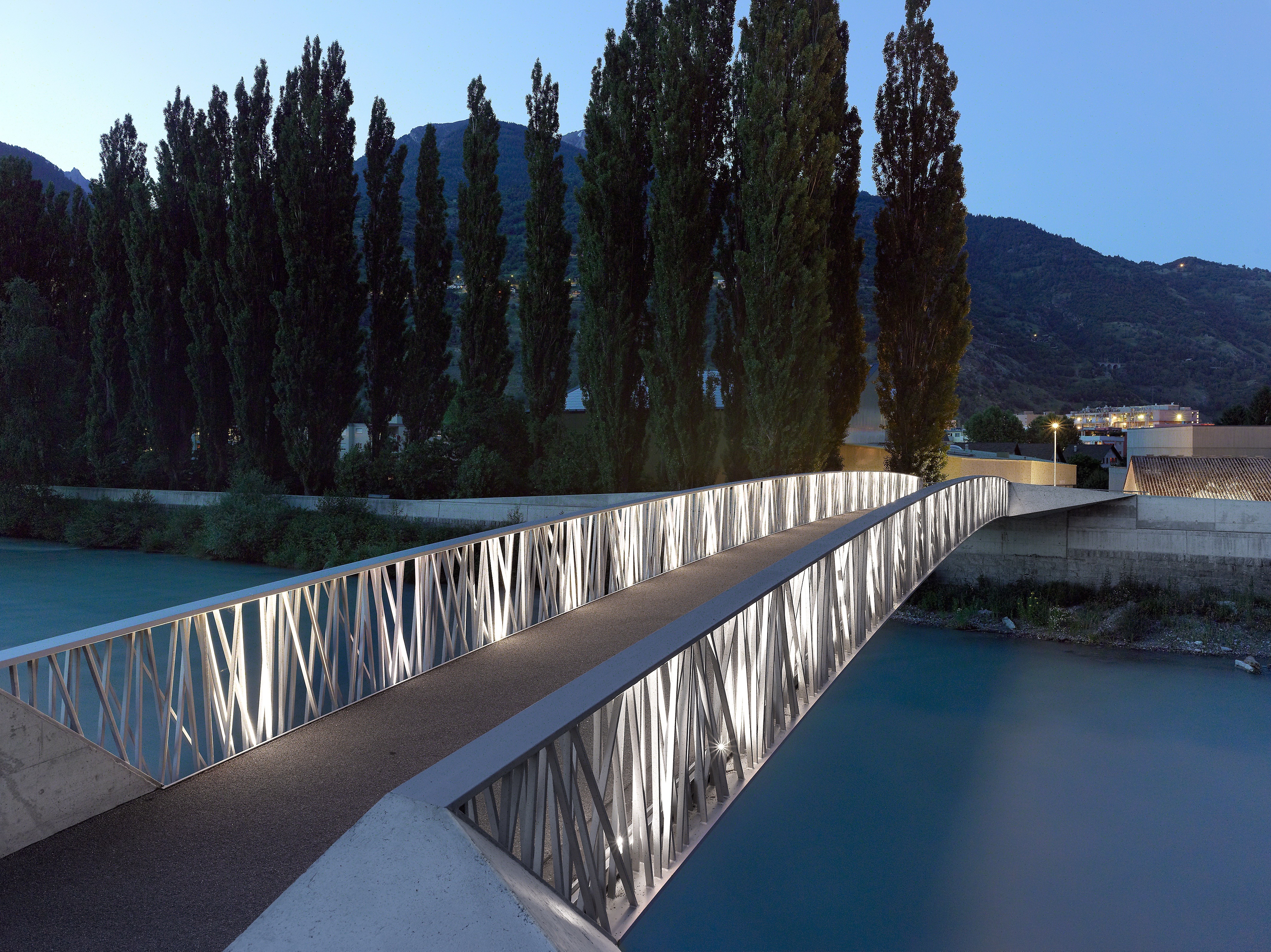 瑞士景观人行桥设计,巧妙融合自然与功能-19