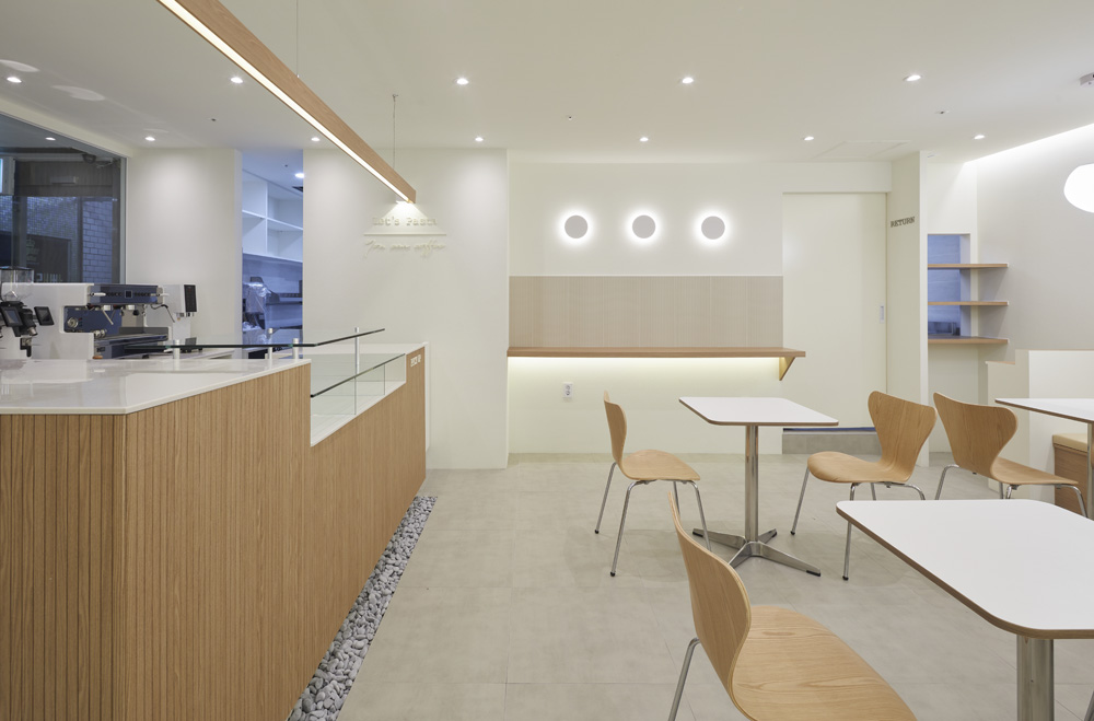 白色木纹打造 30 平极简餐厅-3