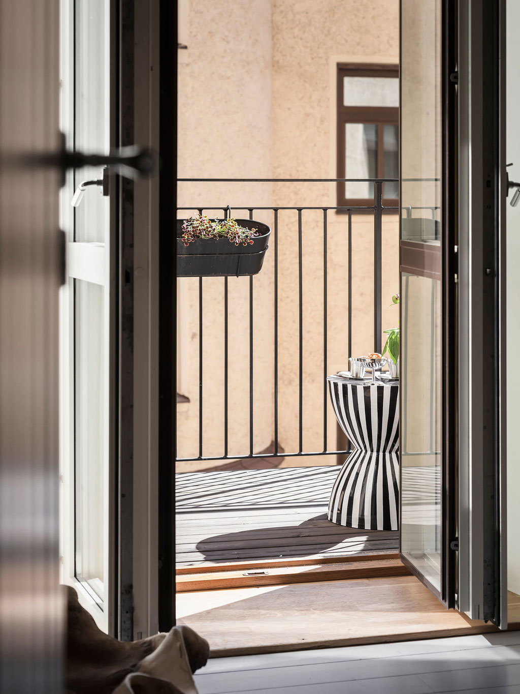 斯德哥尔摩 73 平米全白客厅不锈钢厨房公寓-23