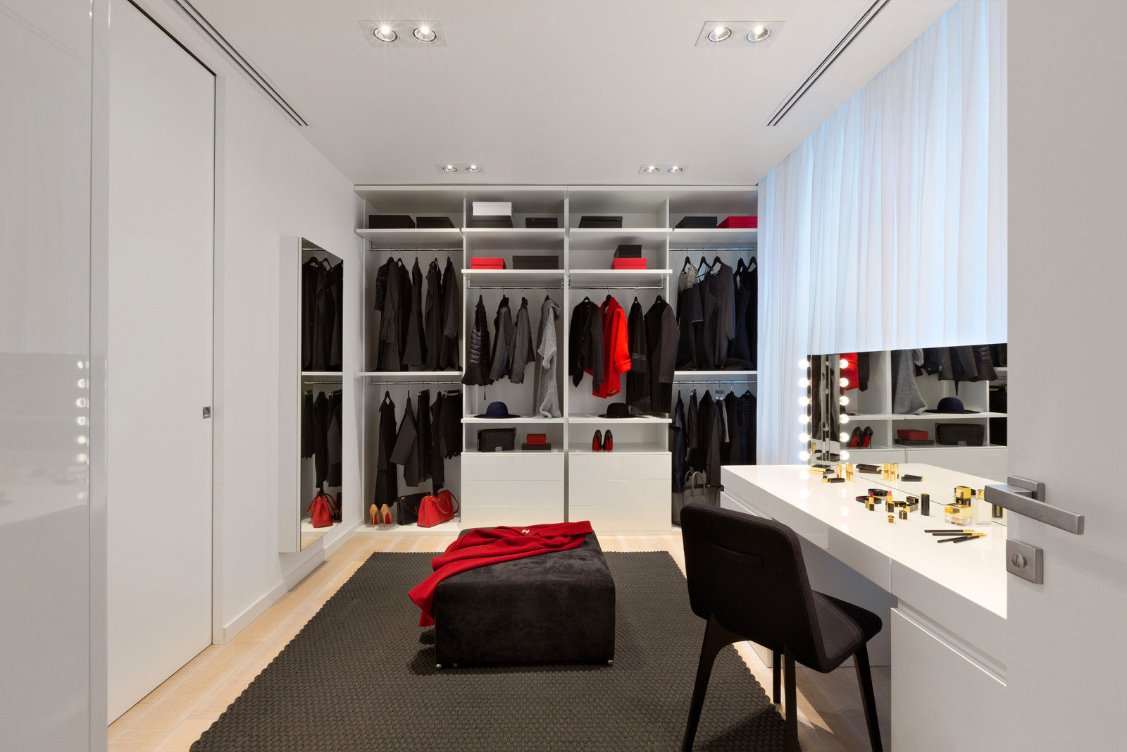 黑白艺术公寓——莱拉·卡塔索诺瓦为一对年轻夫妇打造-28