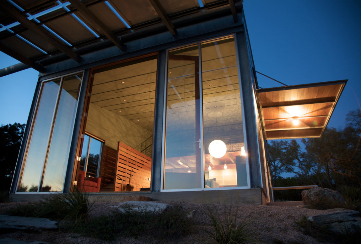 Simple House with Privileged Views-20