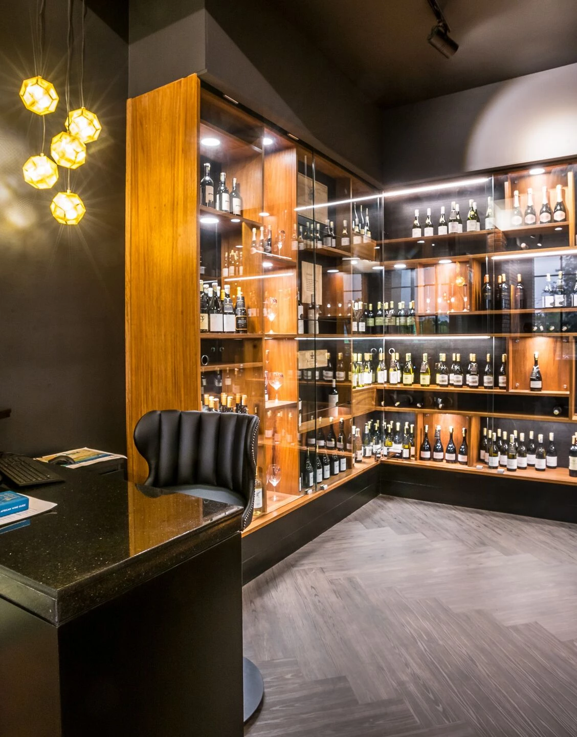 纽约风格餐厅设计，展现红砖、皮革与黑白的魅力-27