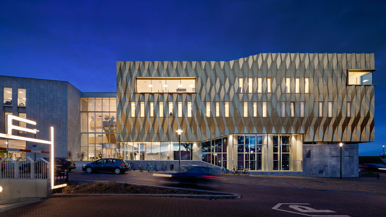 荷兰蒂尔市文化中心“金灯”-35