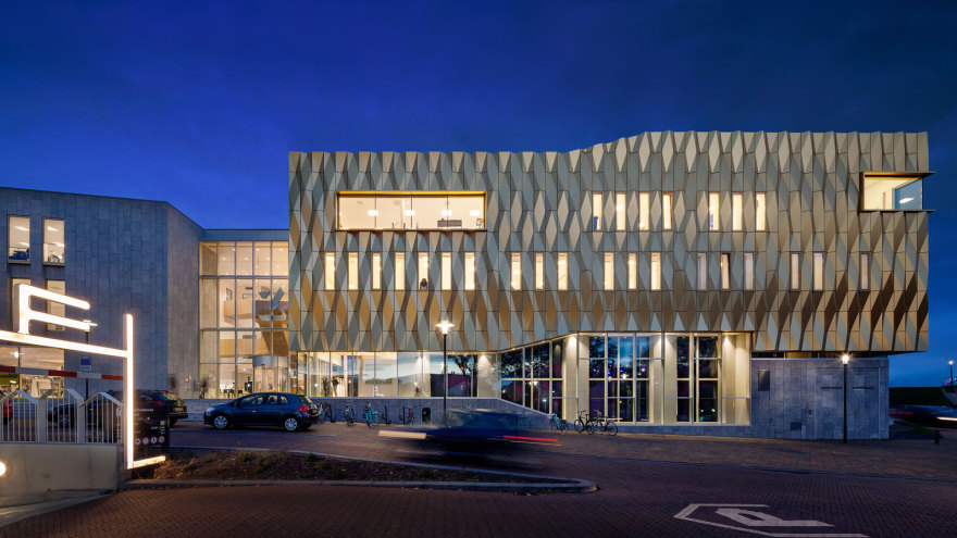 荷兰蒂尔市文化中心“金灯”-35