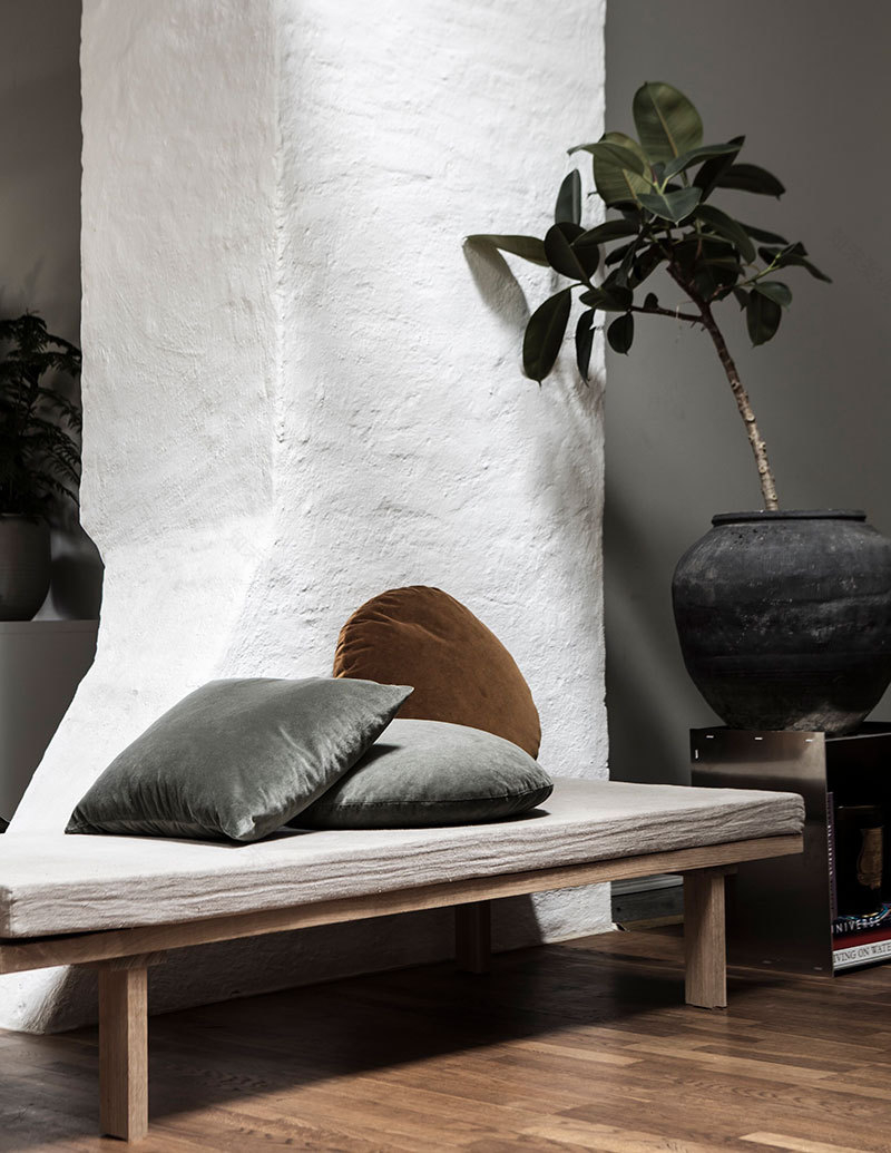 哥德堡时尚女生公寓,暗色调中的别致魅力-11