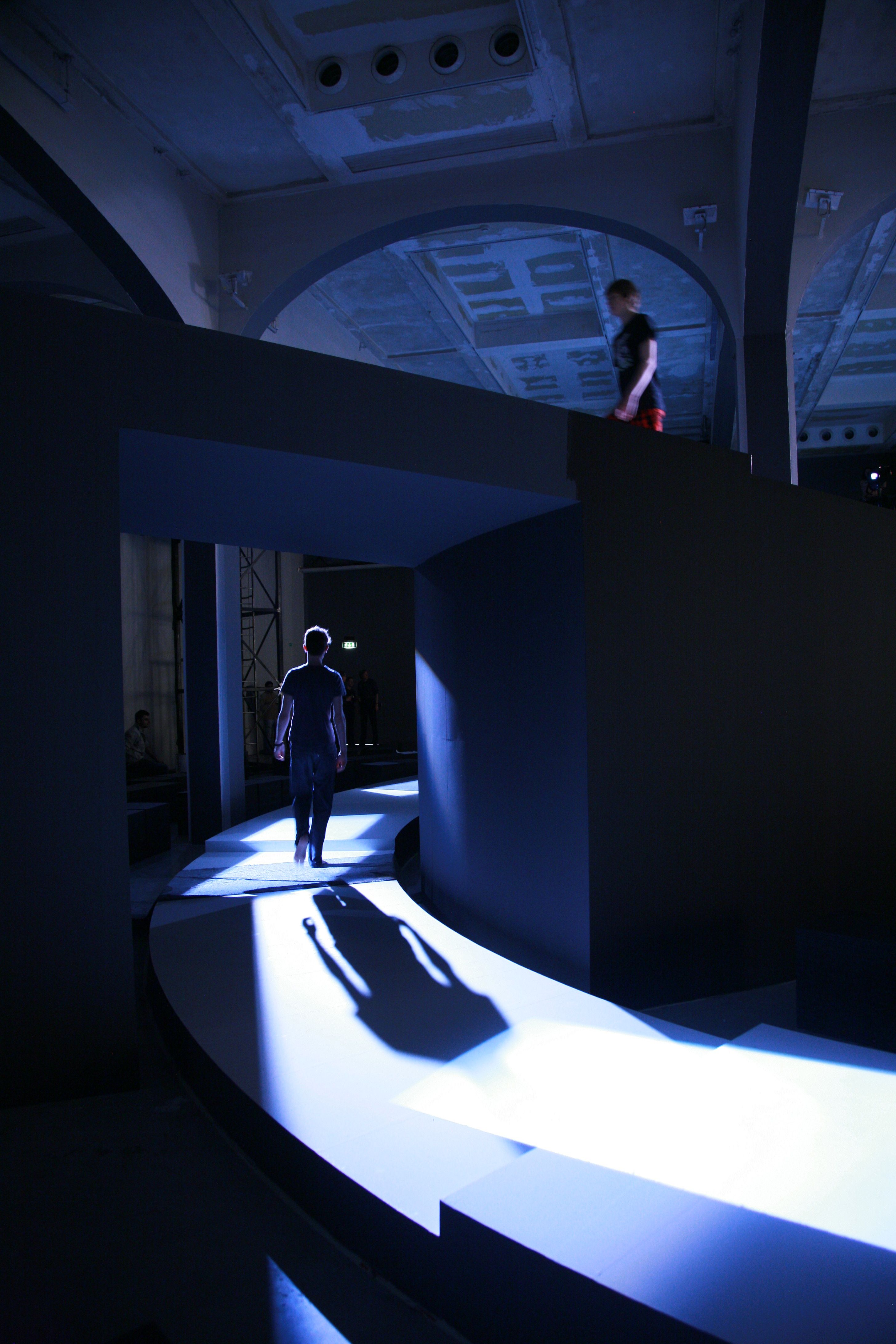 2008 FW Prada Men’s Show 空间幻觉设计-3