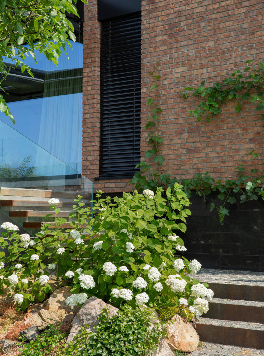 MRIIA 之家
注:由于MRIIA不是常见词汇,不清楚其确切含义,这里按照原文保留其形式进行翻译 丨乌克兰基辅丨MAKHNO Studio和Illia Tovstonog-33