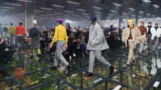 Prada 2024秋冬男装秀场设计丨AMO-31