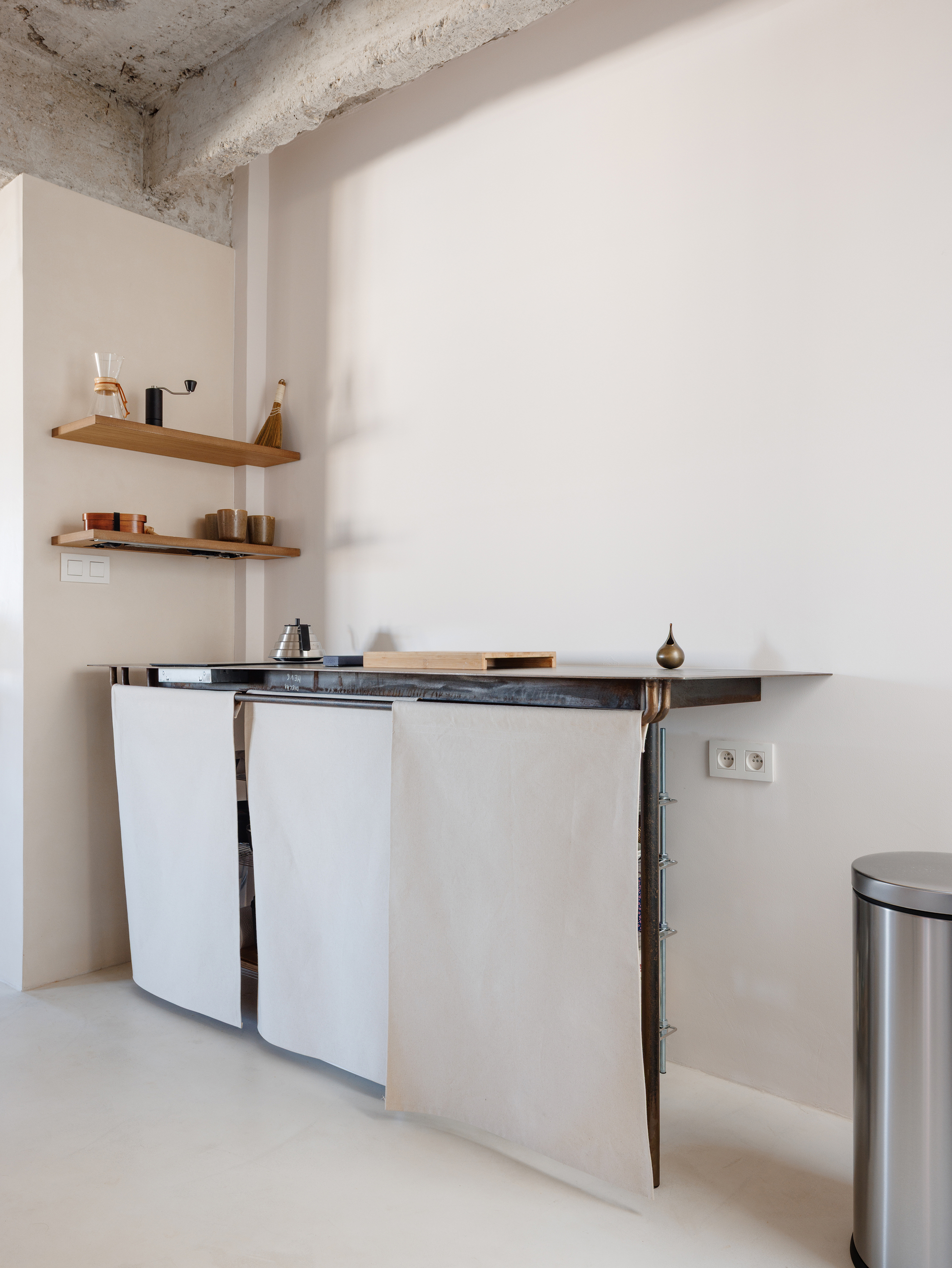 Apartment Conversion into a Creative Studio / alchitekt-35