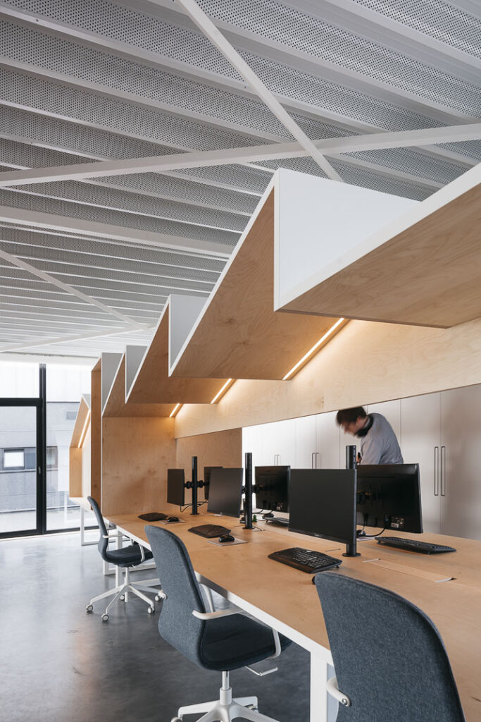 巴克兰茨·弗拉科（考虑到Bakelants和Frako很可能是人名，按照常见外文人名音译处理得出该结果） -5