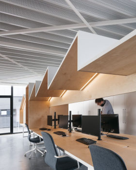 巴克兰茨·弗拉科（考虑到Bakelants和Frako很可能是人名，按照常见外文人名音译处理得出该结果）