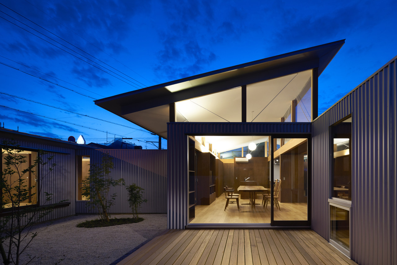 House with Gardens and Roofs-4