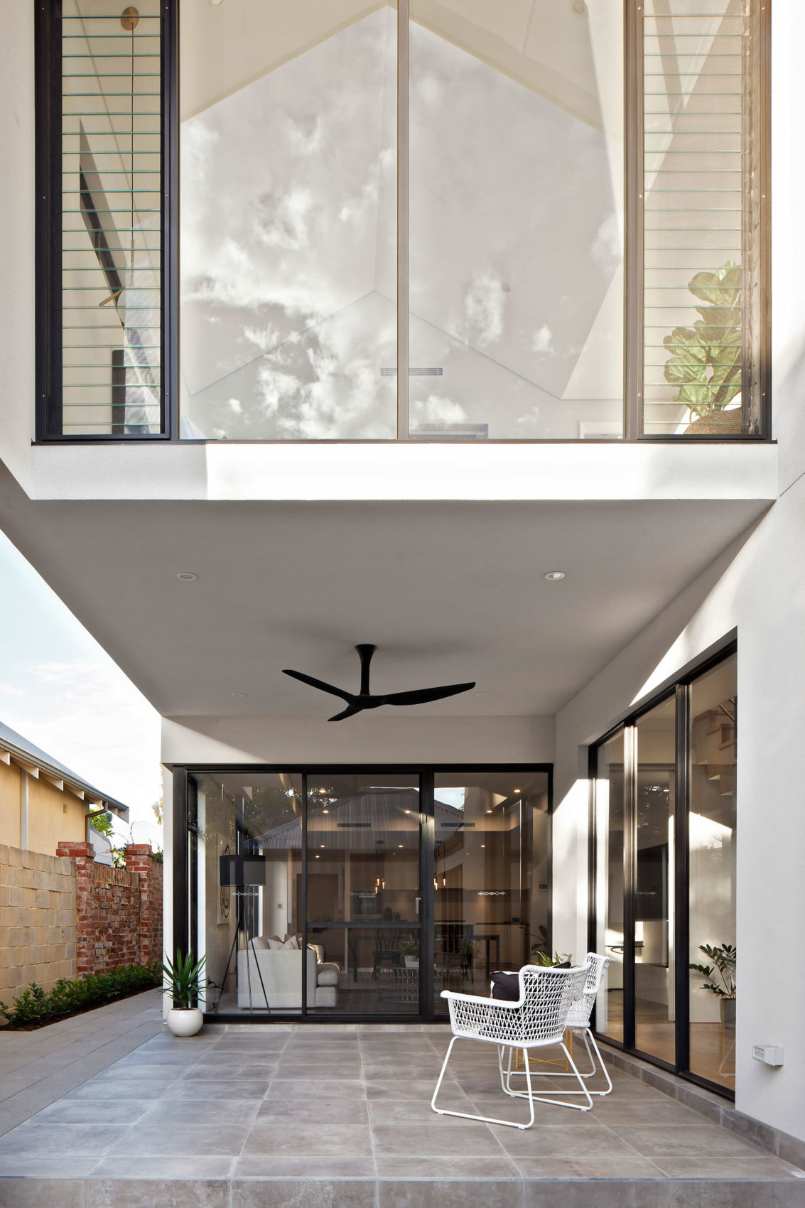Residential Attitudes Designs a Beautiful Home Full of Light-10