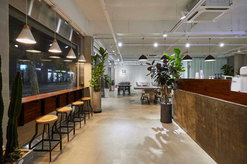 现代简约风 50 平咖啡厅&工作室&画廊设计-3