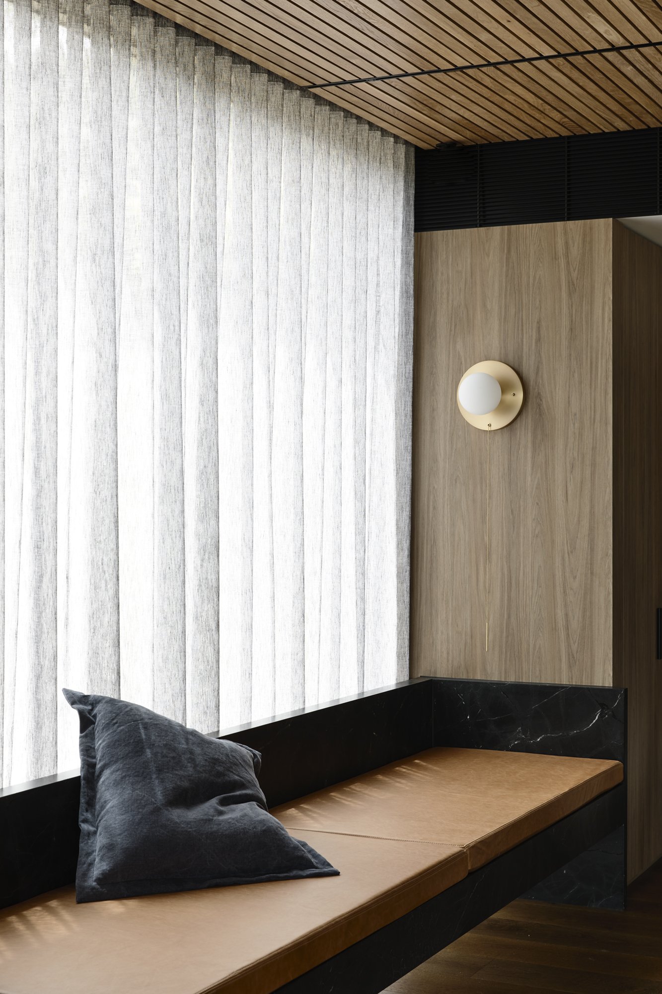 主岭别墅（注：House也可根据实际情况译为住宅府邸等，这里别墅较常用） -43