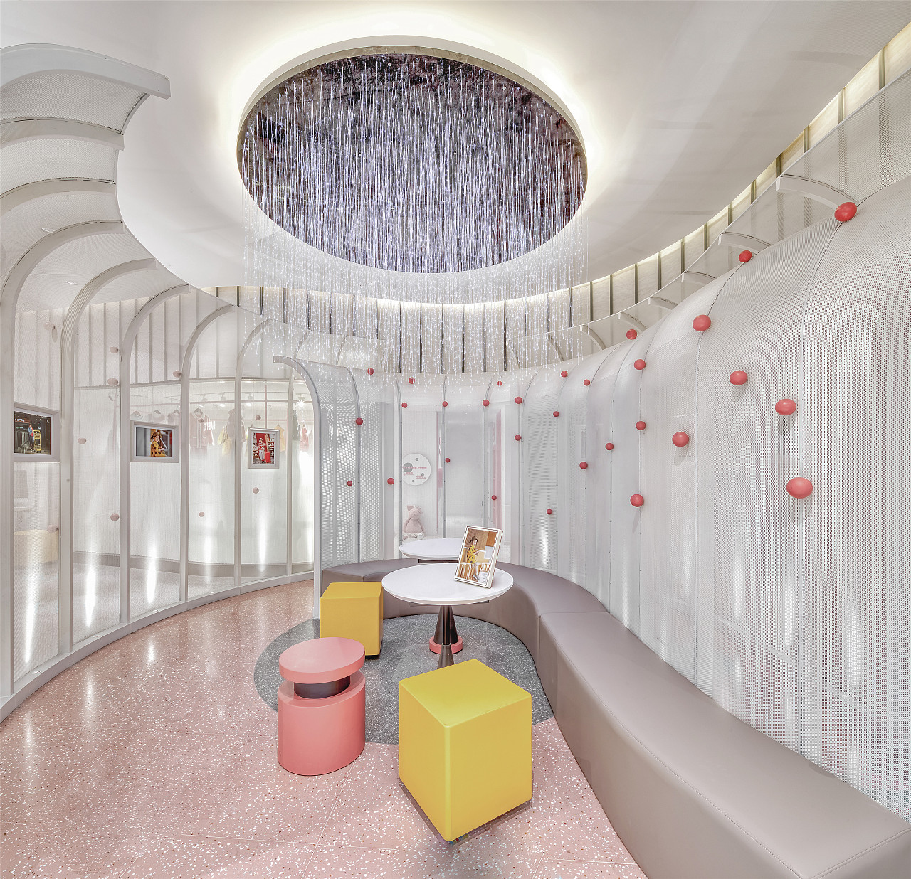 红黄蓝街拍馆 · 温柔高级的儿童摄影空间-13