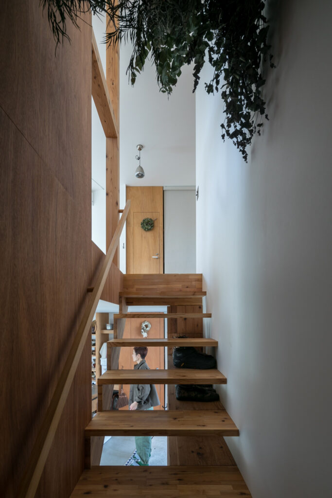 高台から緑豊かな公園を望む　緑の専門家夫妻が建てた 星型の実験住宅 | Green | 100%LiFE-16