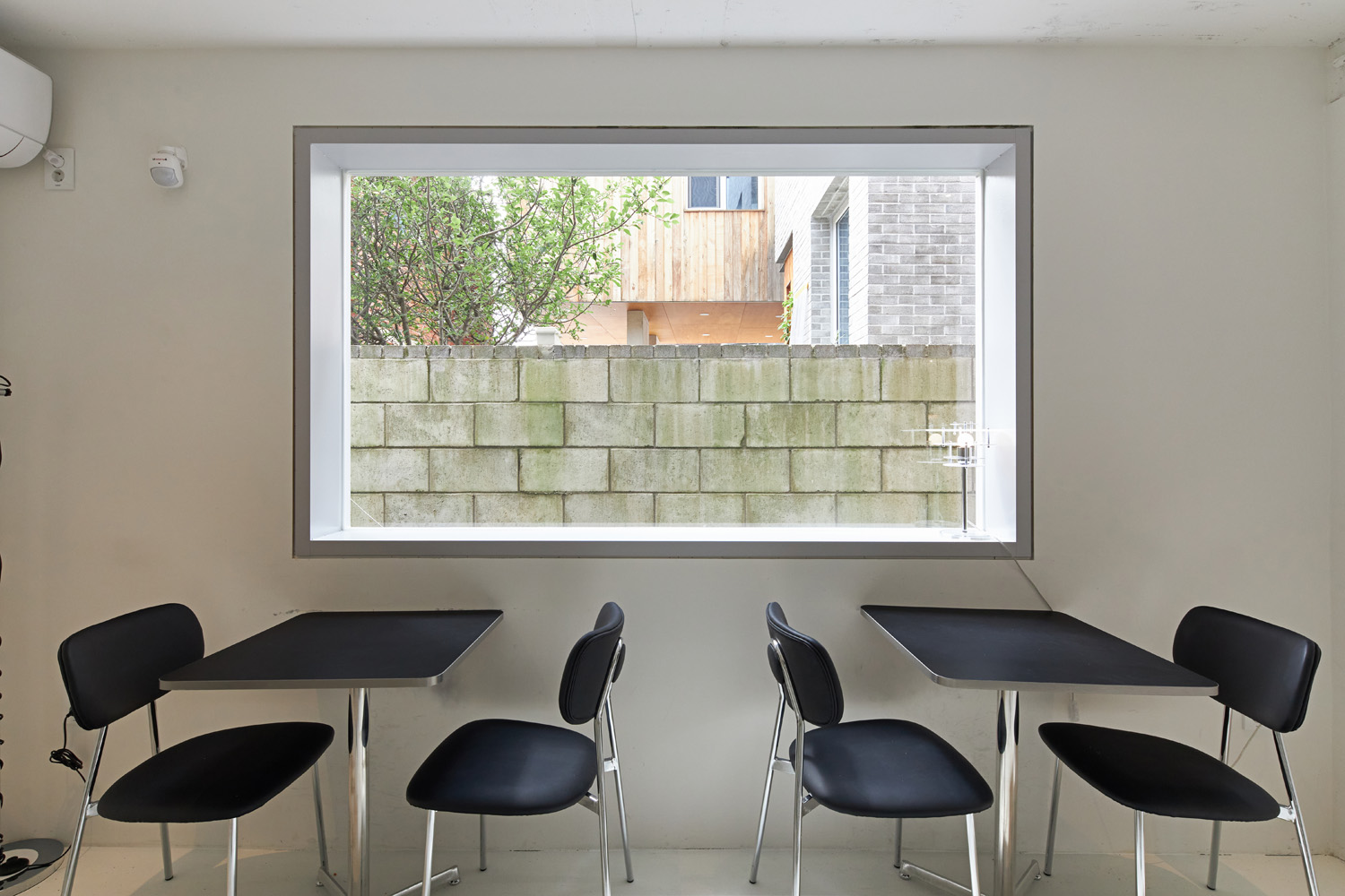 29°C 的温暖 | 木质氛围的咖啡厅设计-19