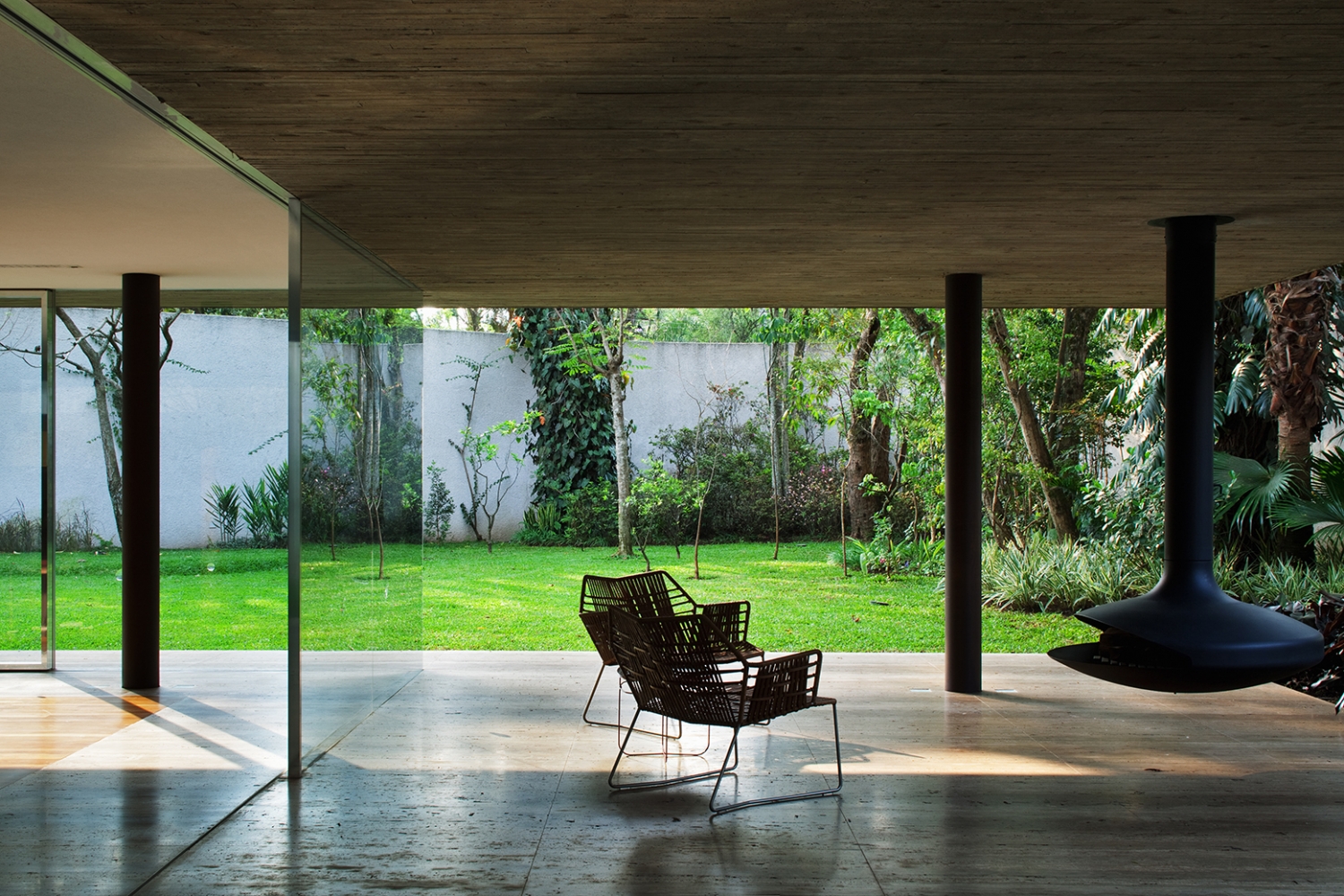 巴西 Toblerone 住宅 | 开放式布局，木结构网格，室内外自由空间-52