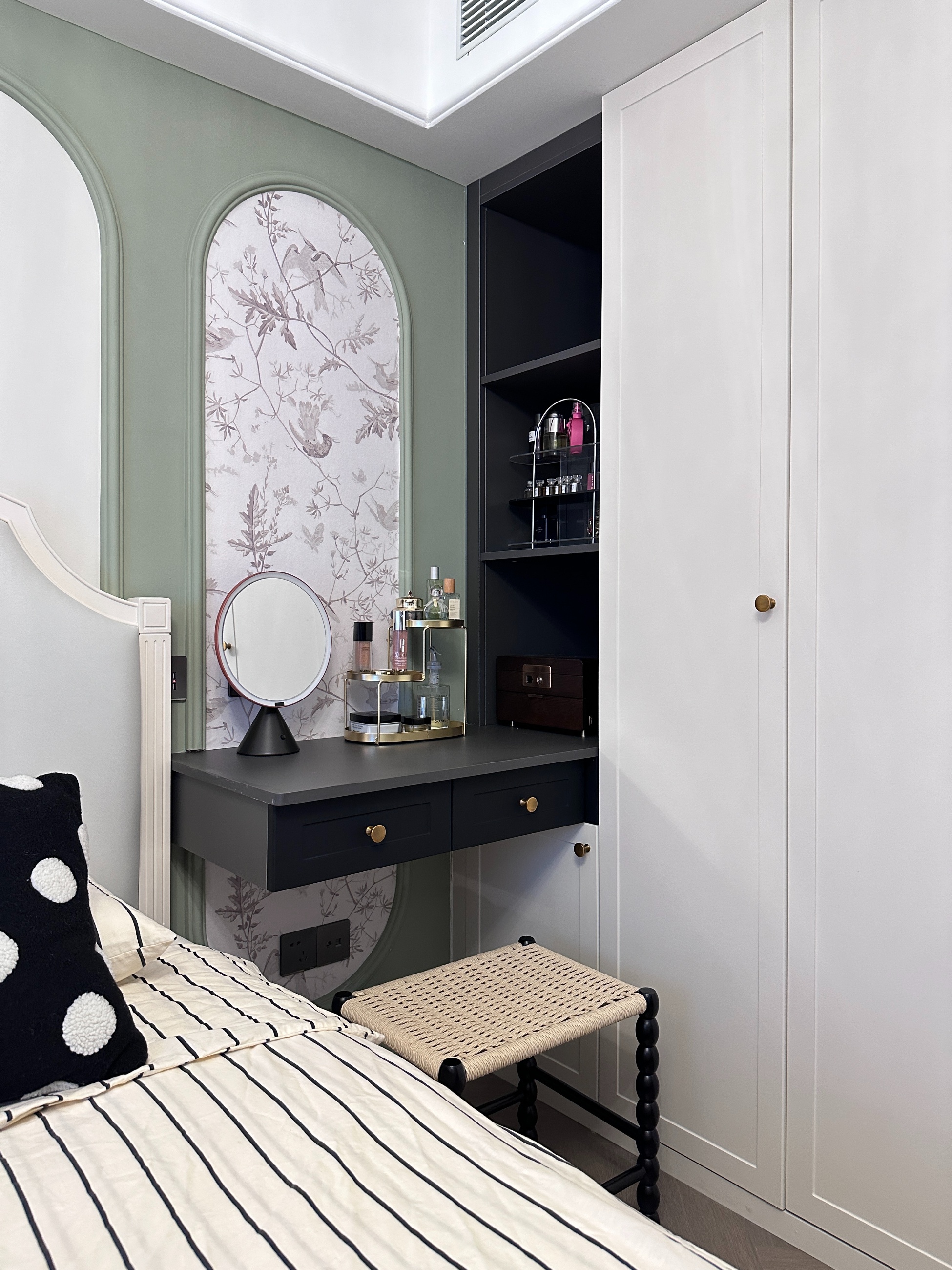 《弥·秘》老钢窗拱形门小复古住宅设计-45