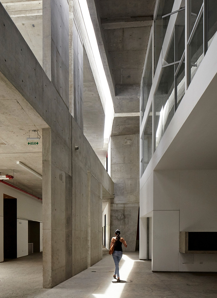 UDEP Lecture Building Barclay - Crousse-57