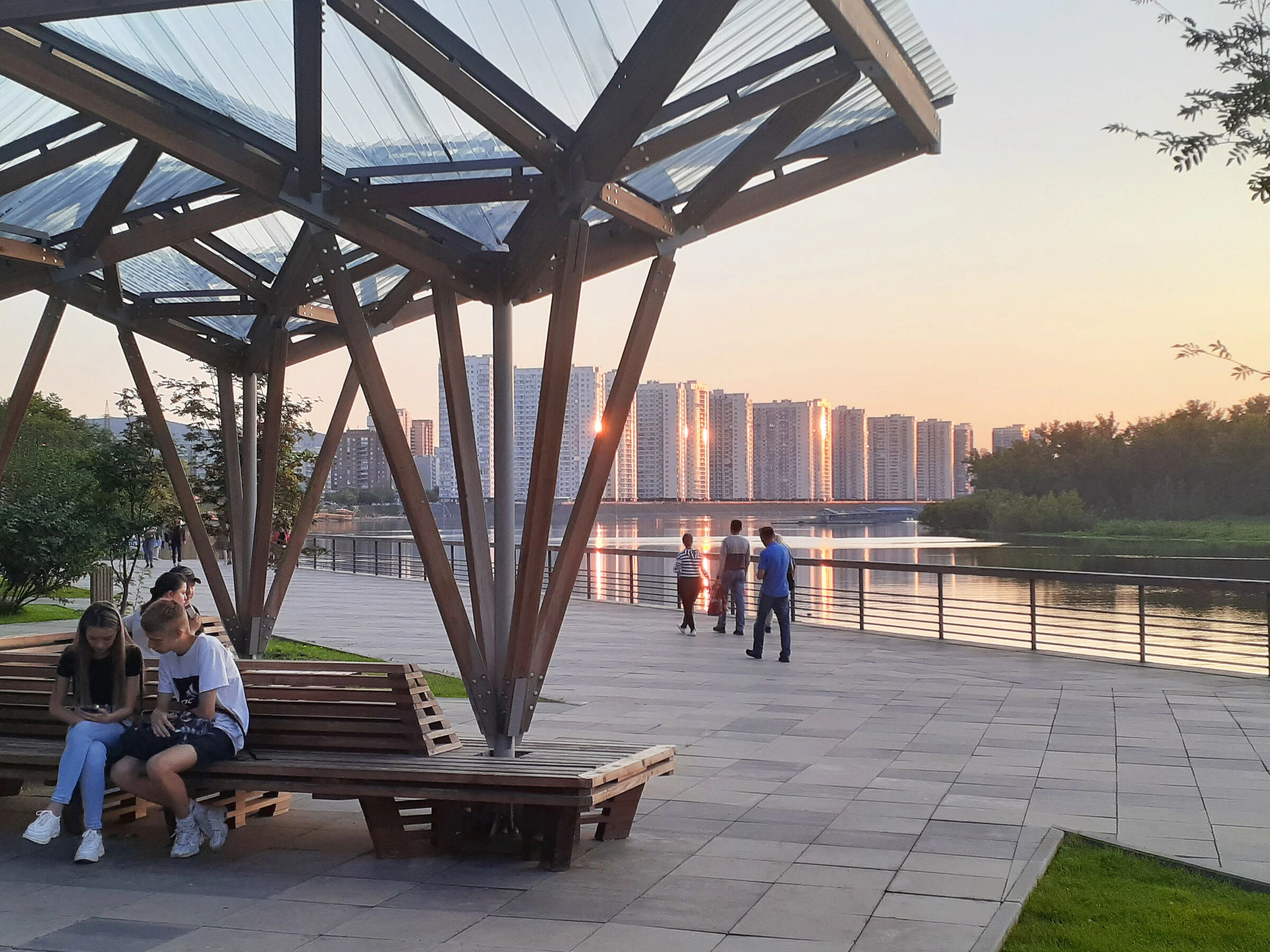 PROMENADE WITH AMPHITHEATER AND ART OBJECT-38