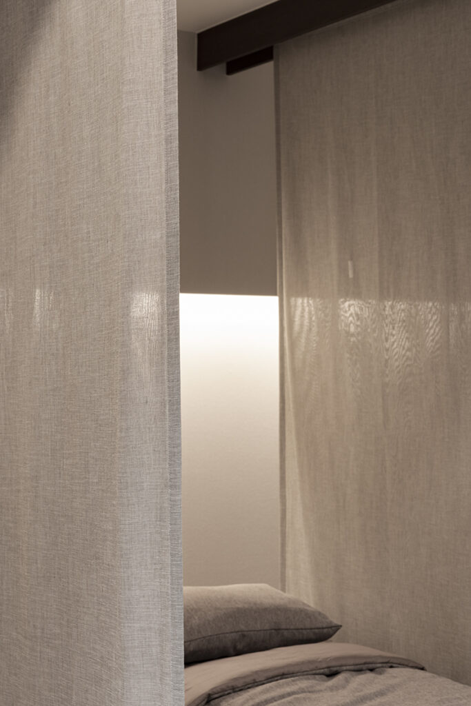 高级皮肤管理中心 | 白色与木质的优雅融合-14