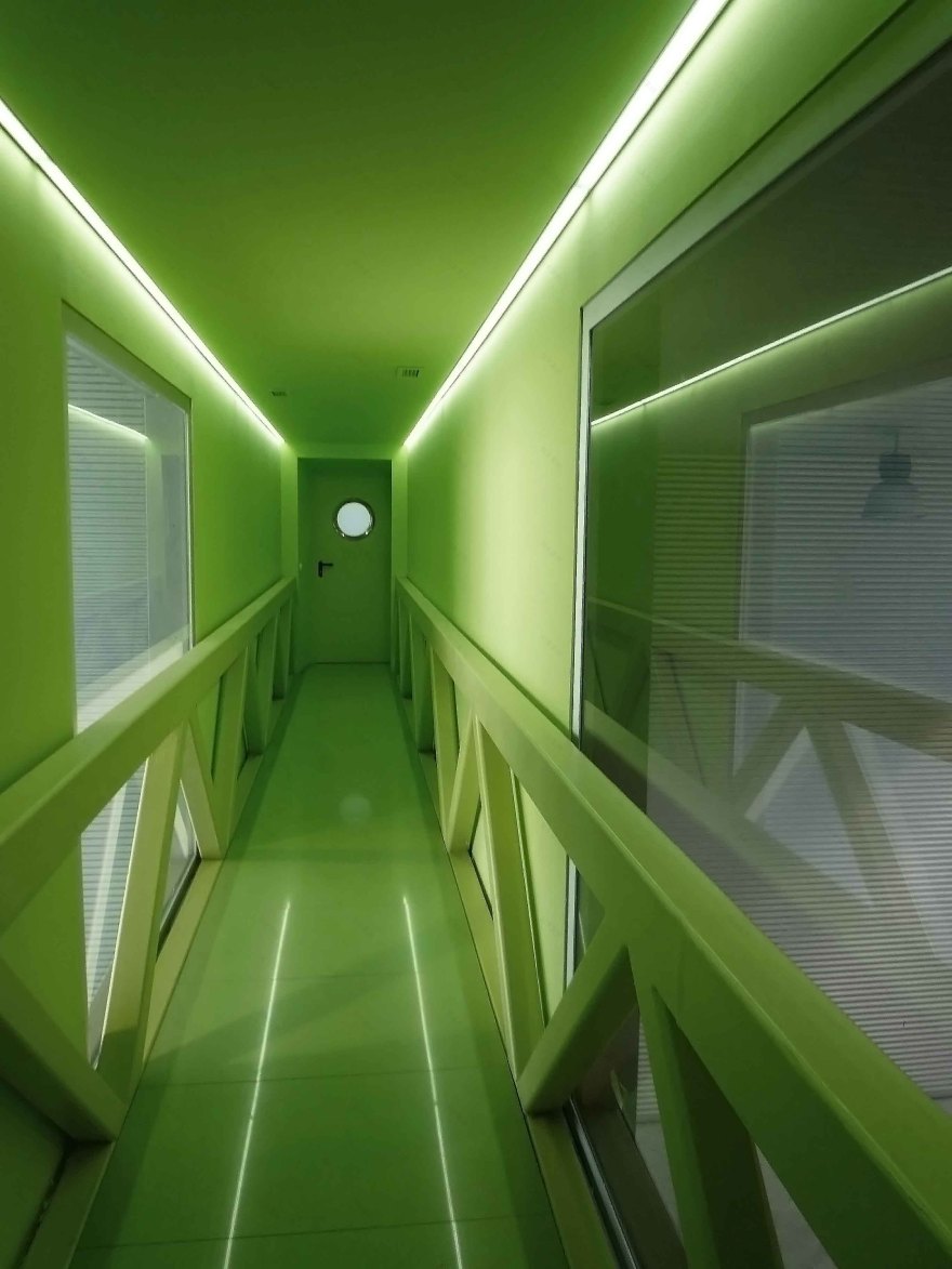 Antonio Matres Studio 打造铝制物流制造办公一体化建筑-12