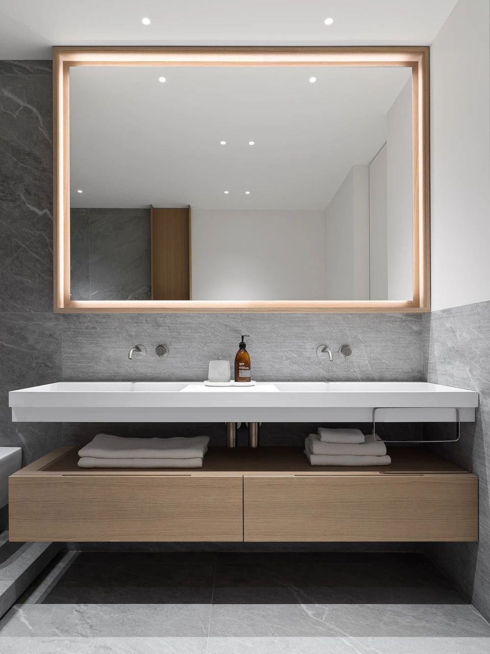 新作丨Artem Babayants  原木馨香-33