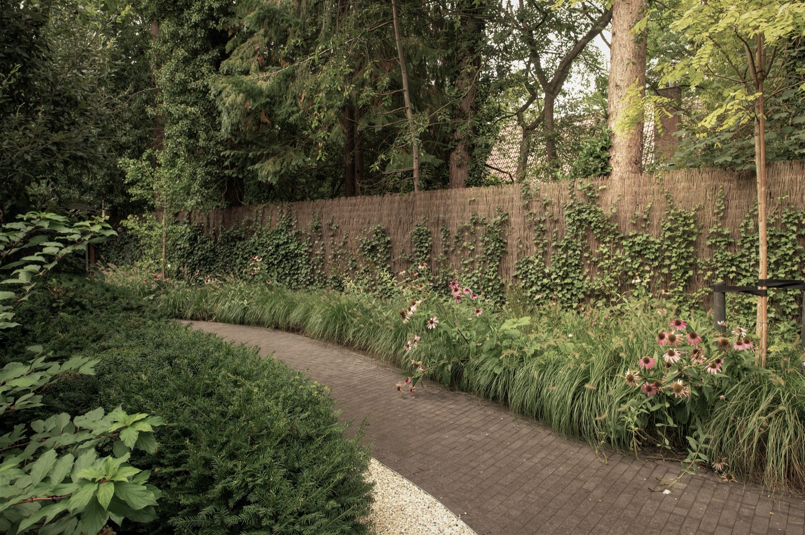 Wellnesstuin met zwembad tussen het groen in Zeist - HOOG.design - Exclusive living inspiration-8