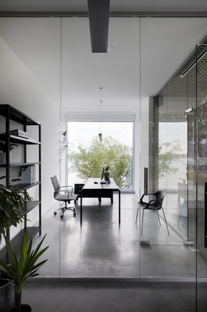 乌克兰节能中心办公室 - 现代节能家居展示平台-14