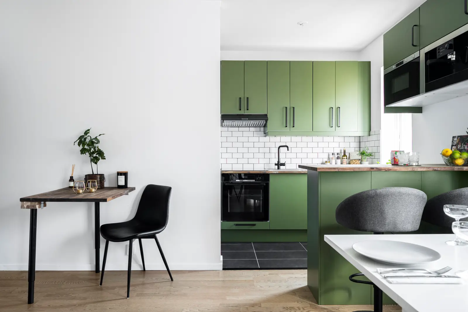 瑞典 26m2 绿色时尚工作室-2