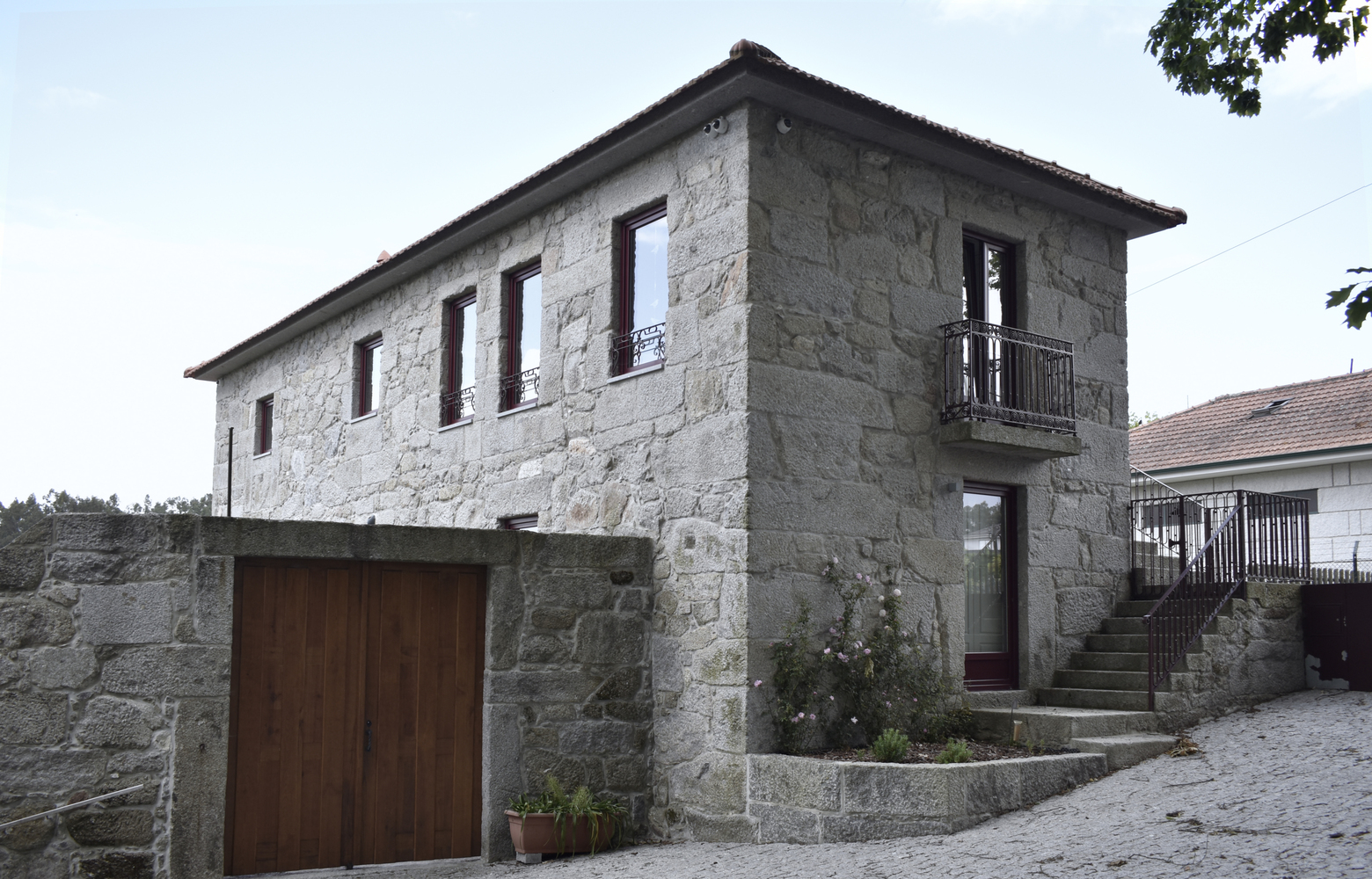 葡萄牙 Airães 村 19 世纪乡村住宅的精致翻新-25