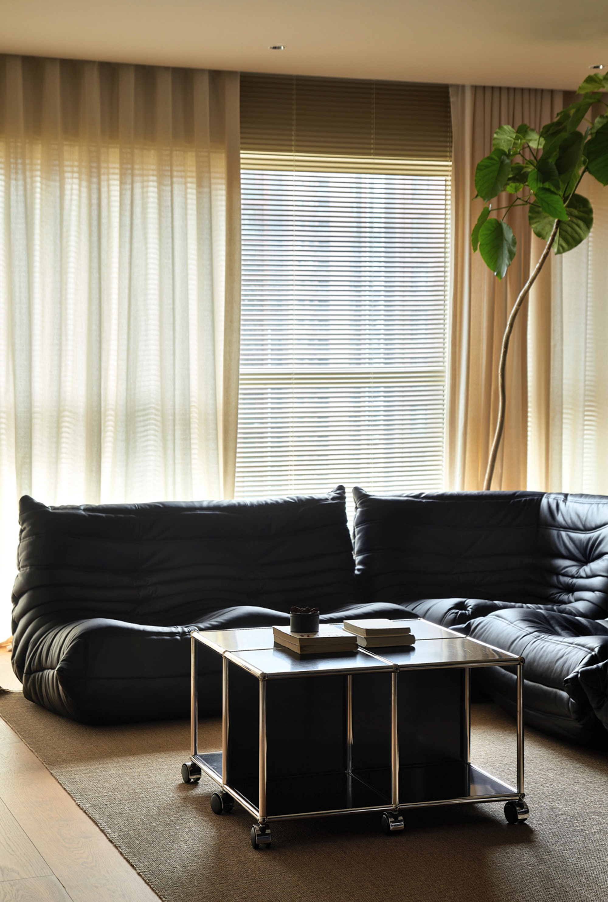 黑色中古风极简公寓-27