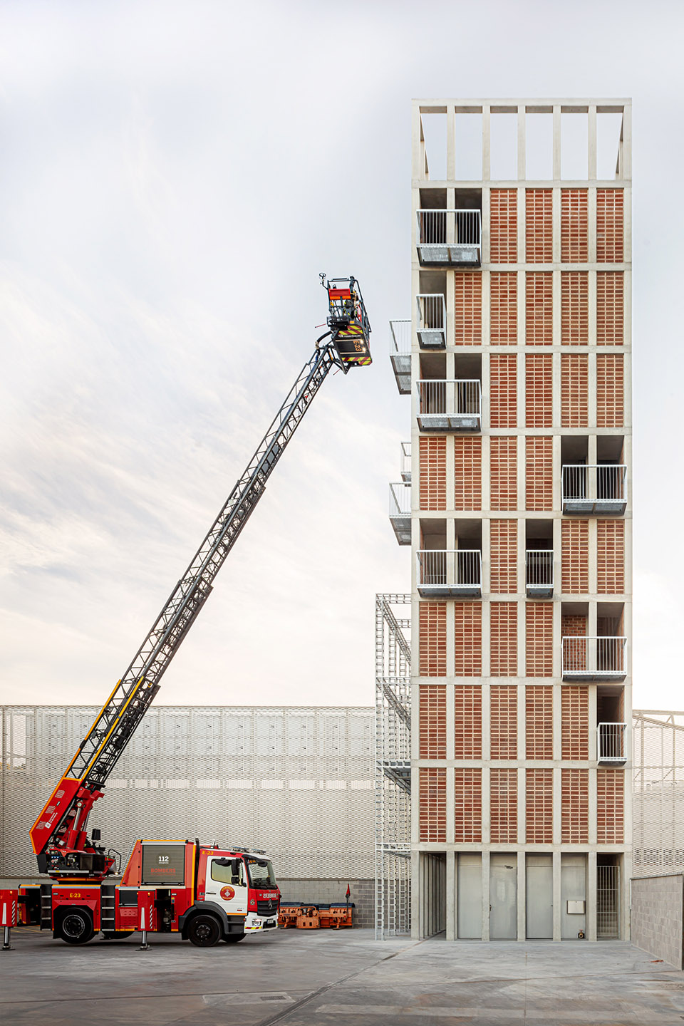 Vall d’Hebron 消防训练塔丨西班牙巴塞罗那丨Carles Enrich Studio-23